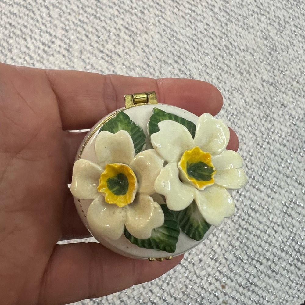 Vintage Porcelain ceramic Trinket Pill Box w/Hinges & Clasp for Closure